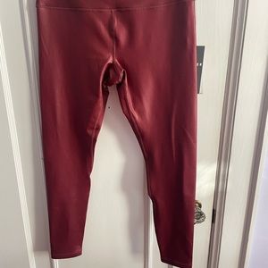 These leggings are new with tags size Large. Made by Glyders. Burgundy color!